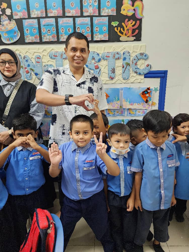 Bersama anak-anak tadika