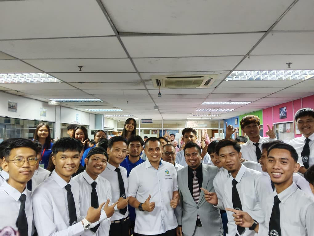 Bersama para pelajar